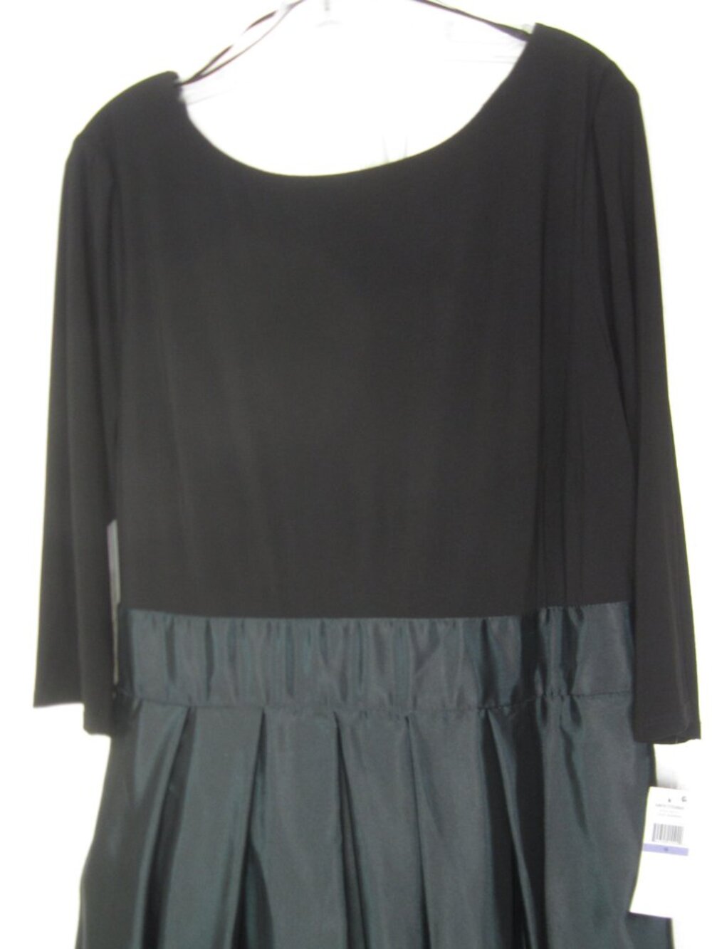 Ignite Evenings NEW Size 18 Ombre Satin Boat Neck Ball Gown Black Green Formal - Picture 6 of 15